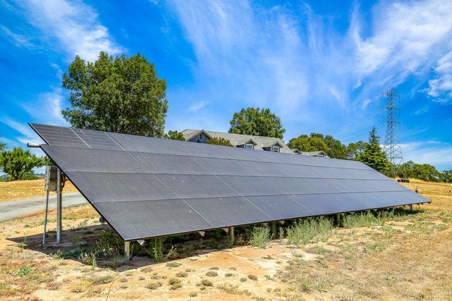 8656 Rose Marie Dr, Valley Springs, CA 95252