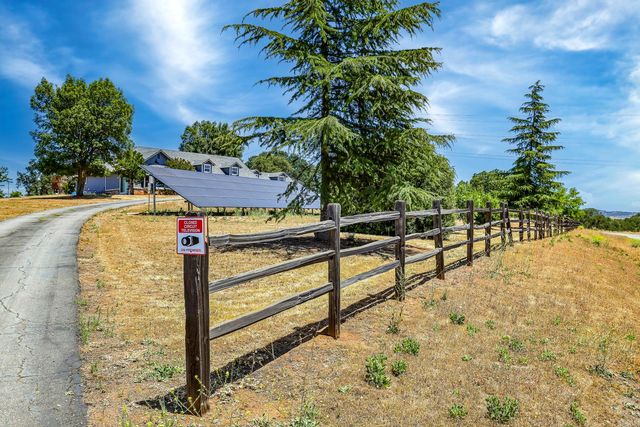 8656 Rose Marie Dr, Valley Springs, CA 95252