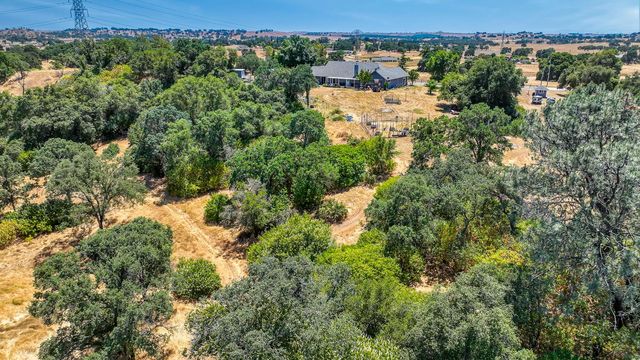 8656 Rose Marie Dr, Valley Springs, CA 95252