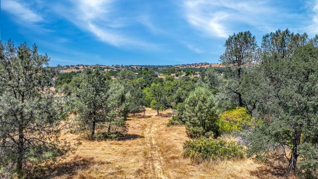 8656 Rose Marie Dr, Valley Springs, CA 95252