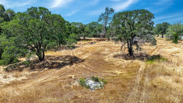 8656 Rose Marie Dr, Valley Springs, CA 95252