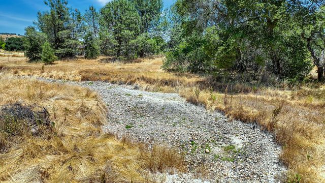 8656 Rose Marie Dr, Valley Springs, CA 95252