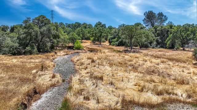 8656 Rose Marie Dr, Valley Springs, CA 95252
