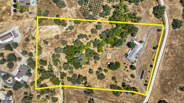 8656 Rose Marie Dr, Valley Springs, CA 95252