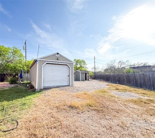3927 Boyd Ave, Kingsville, TX 78363