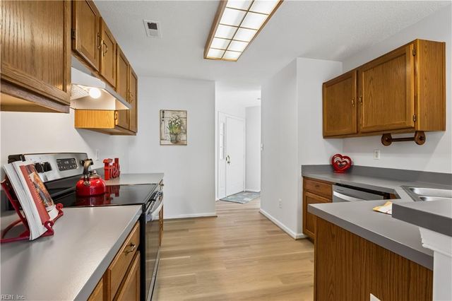 932 Ivystone WAY, Newport News, VA 23602