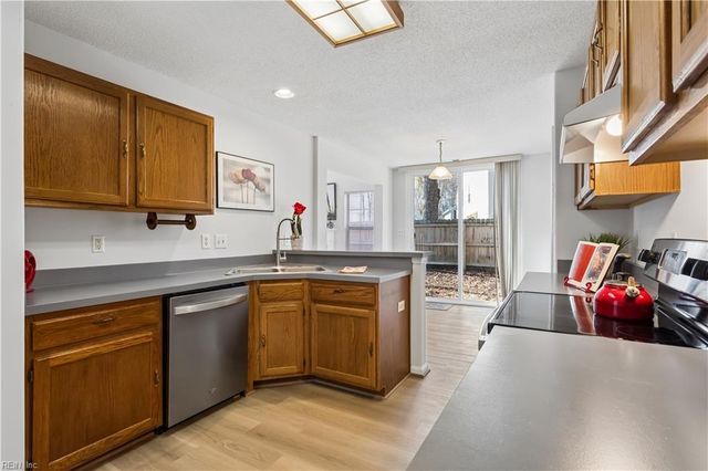 932 Ivystone WAY, Newport News, VA 23602