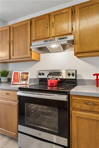 932 Ivystone WAY, Newport News, VA 23602