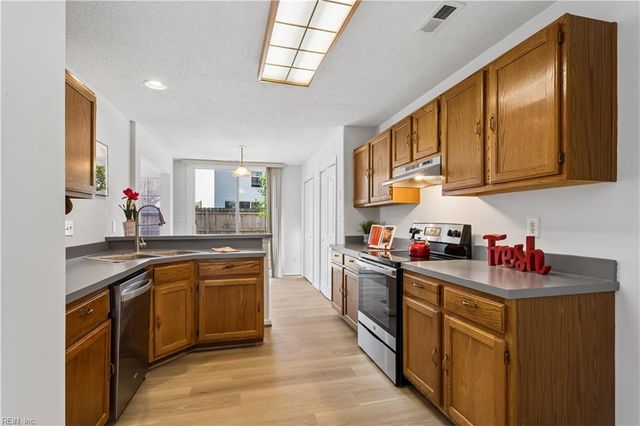 932 Ivystone WAY, Newport News, VA 23602