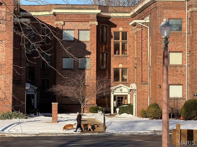 2017 S Grand Boulevard 304, St Louis, MO 63104