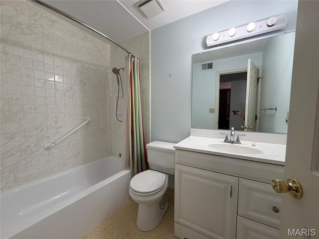 2017 S Grand Boulevard 304, St Louis, MO 63104