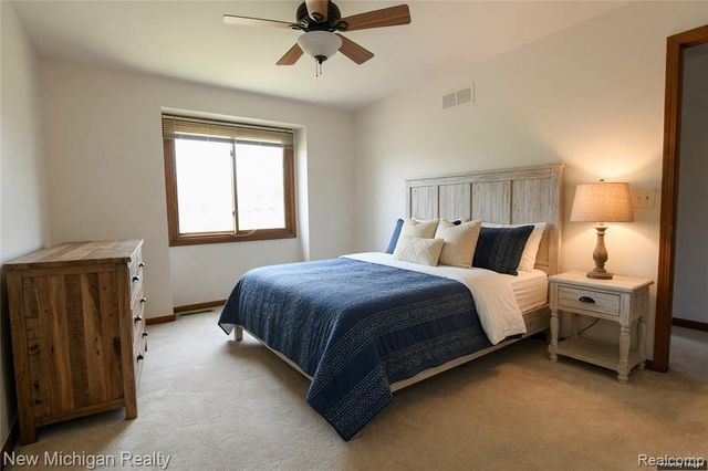 22200 Heatheridge, Farmington, MI 48167