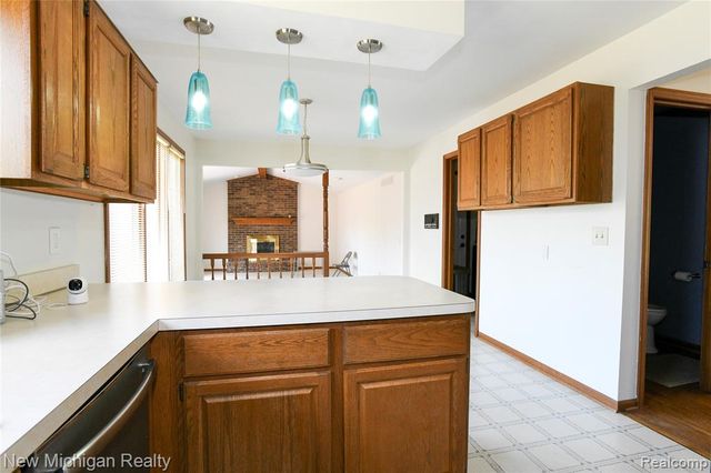 22200 Heatheridge, Farmington, MI 48167