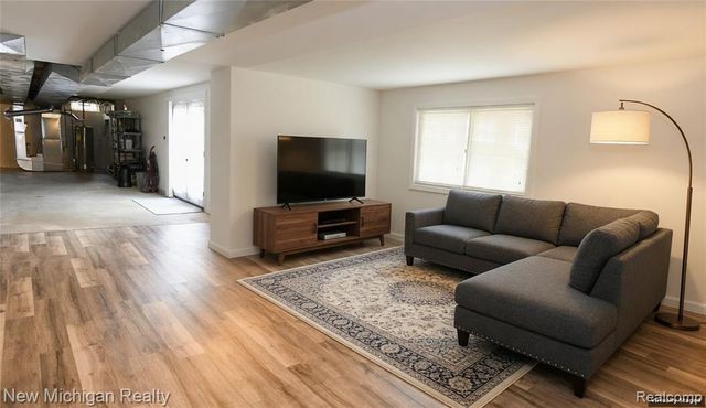 22200 Heatheridge, Farmington, MI 48167
