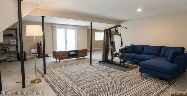 22200 Heatheridge, Farmington, MI 48167