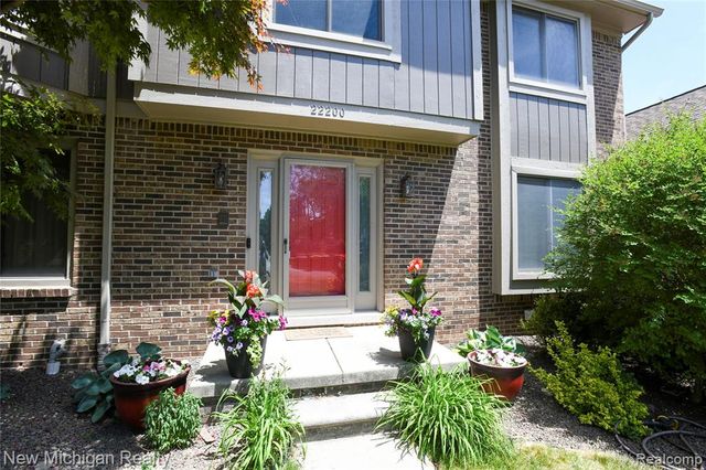 22200 Heatheridge, Farmington, MI 48167