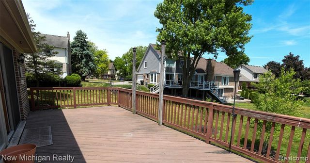 22200 Heatheridge, Farmington, MI 48167