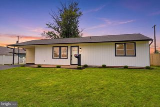 27 LAKESIDE DR #W, Levittown, PA 19054