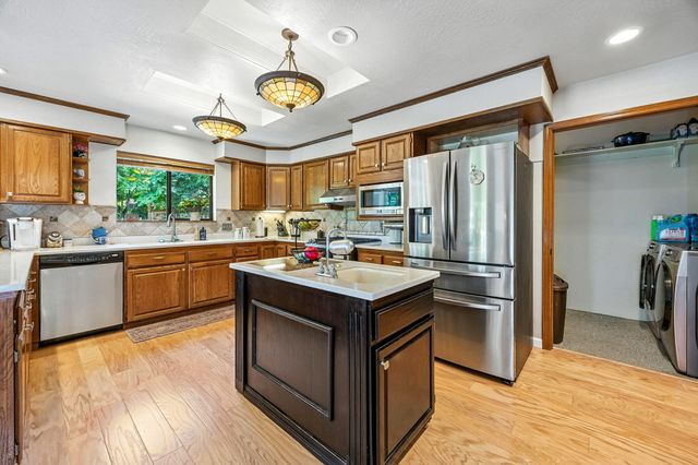 580 Weller Lane, Ashland, OR 97520