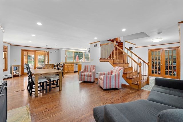 4 Dix Rd, Franklin, MA 02038