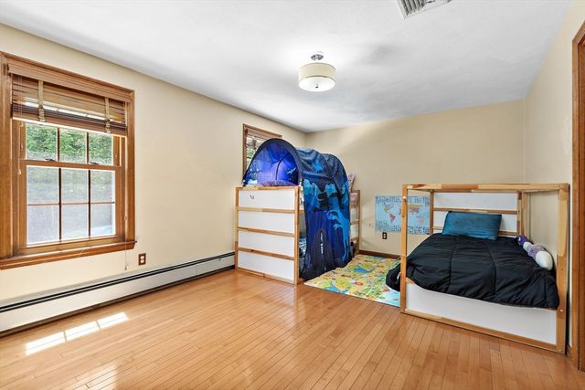 4 Dix Rd, Franklin, MA 02038