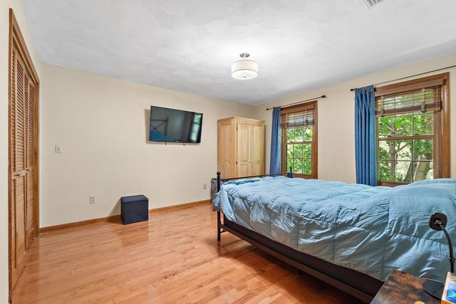 4 Dix Rd, Franklin, MA 02038