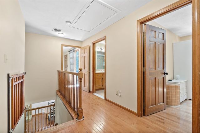 4 Dix Rd, Franklin, MA 02038