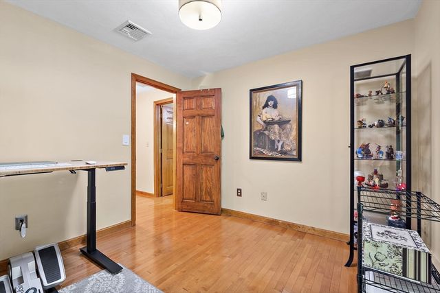 4 Dix Rd, Franklin, MA 02038