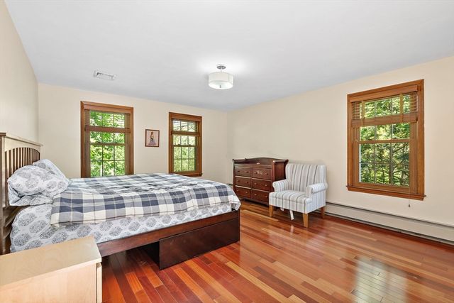 4 Dix Rd, Franklin, MA 02038