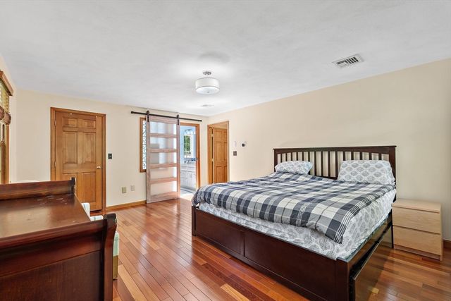 4 Dix Rd, Franklin, MA 02038