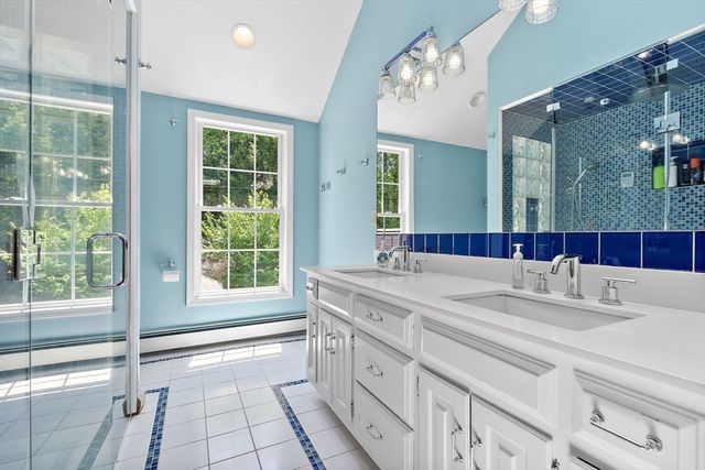 4 Dix Rd, Franklin, MA 02038