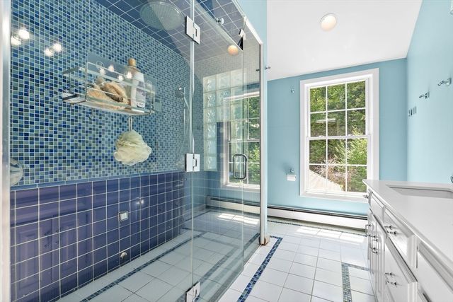 4 Dix Rd, Franklin, MA 02038