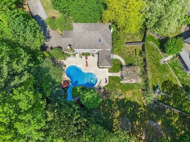 4 Dix Rd, Franklin, MA 02038