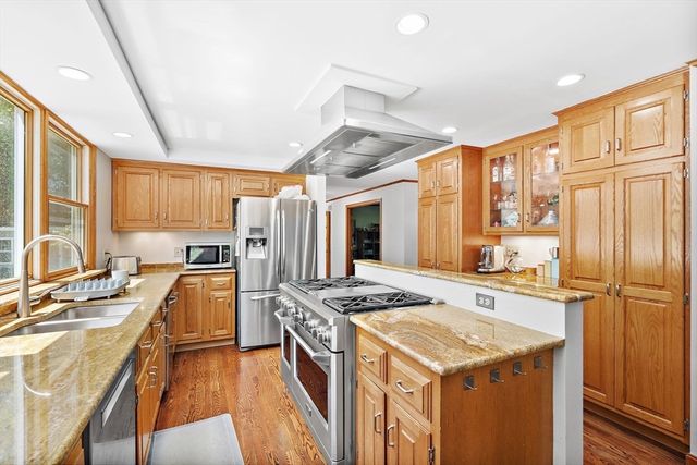 4 Dix Rd, Franklin, MA 02038