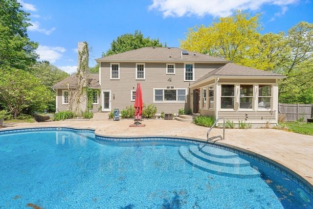 4 Dix Rd, Franklin, MA 02038