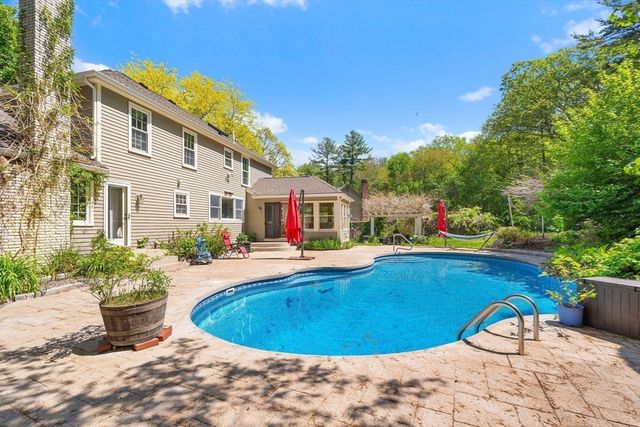 4 Dix Rd, Franklin, MA 02038