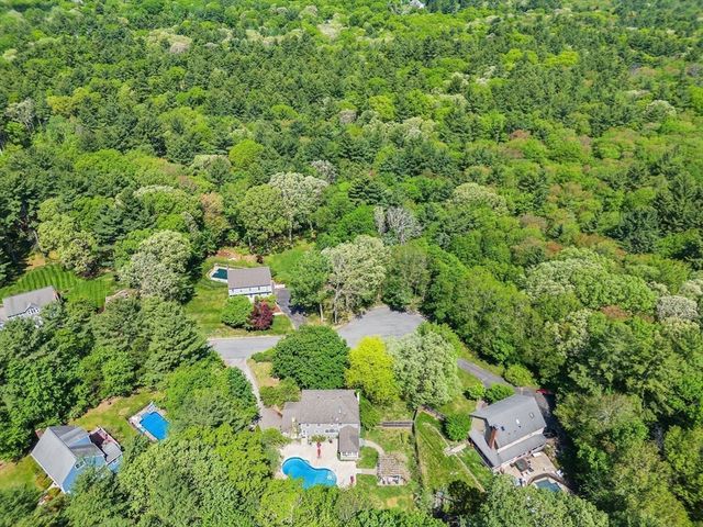 4 Dix Rd, Franklin, MA 02038