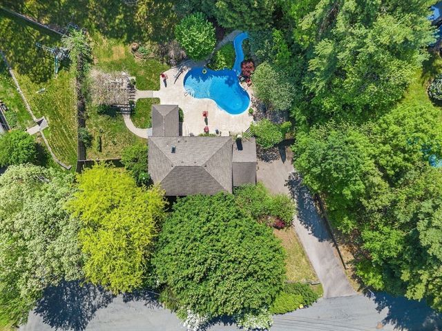 4 Dix Rd, Franklin, MA 02038