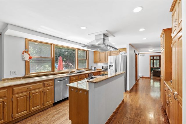 4 Dix Rd, Franklin, MA 02038