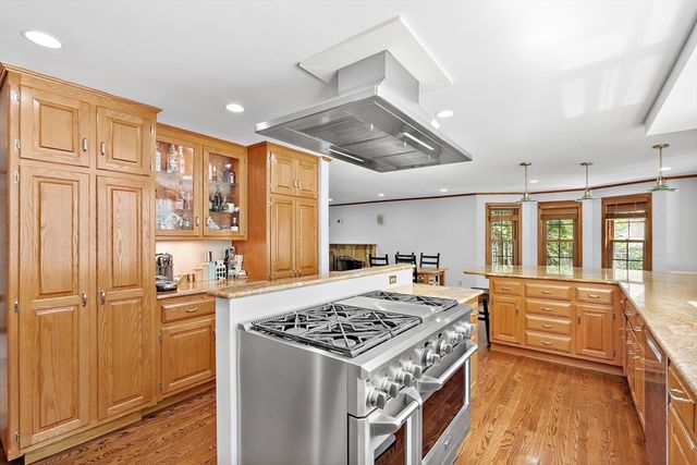 4 Dix Rd, Franklin, MA 02038
