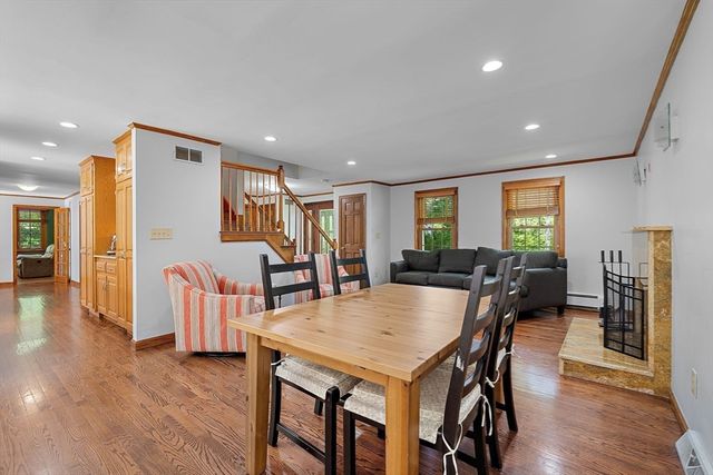 4 Dix Rd, Franklin, MA 02038