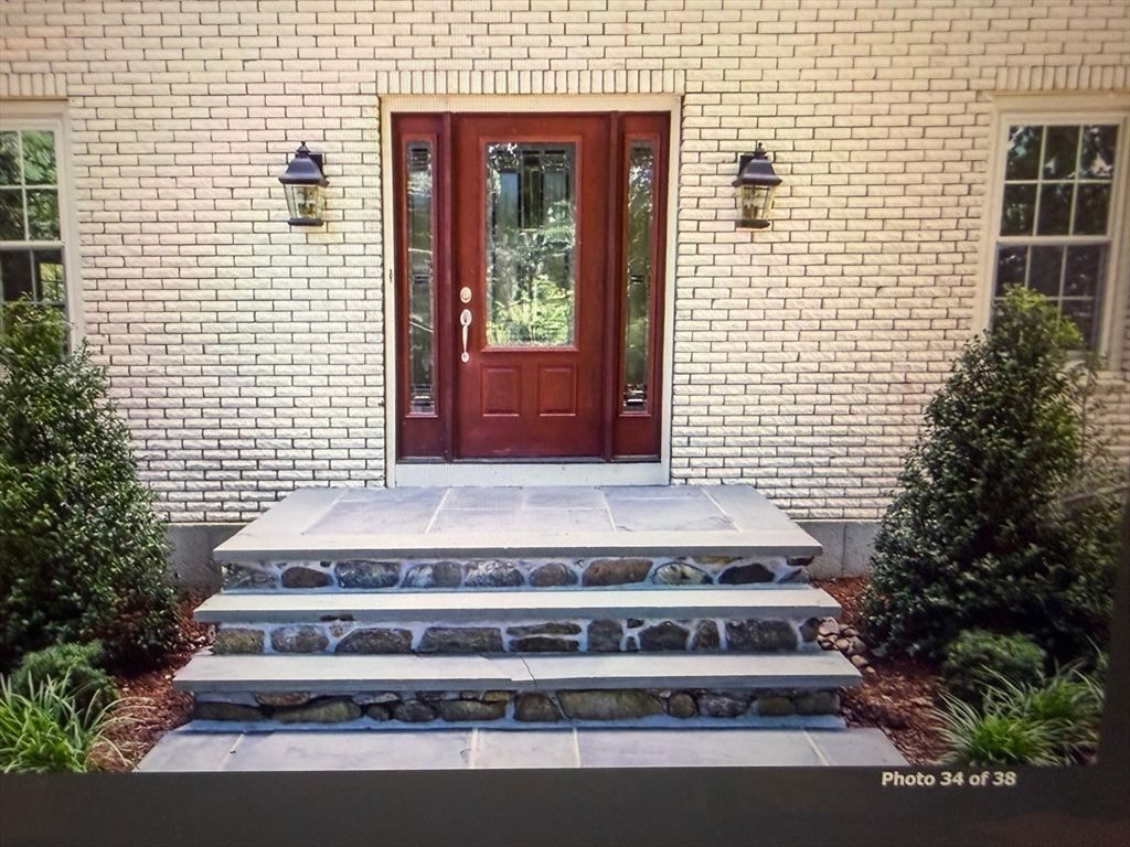 4 Dix Rd, Franklin, MA 02038