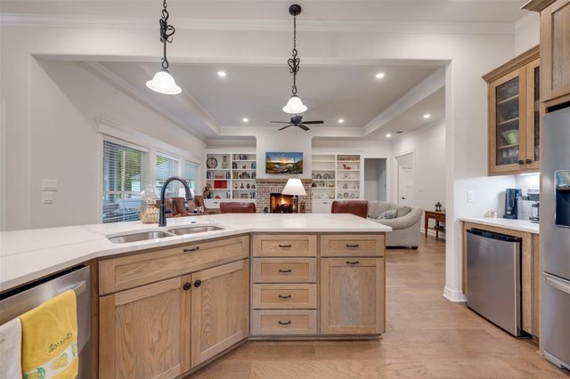 3113 Shadow Pine DR, Larue, TX 75770
