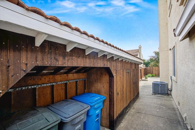 1030 Fox Hound Rd, Vacaville, CA 95687