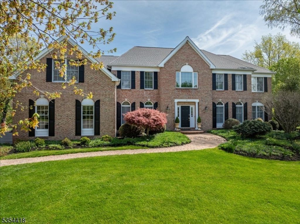 17 Hunters Path, Montgomery Twp., NJ 08558