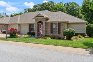 18 Highland Parkway, Bella Vista, AR 72715