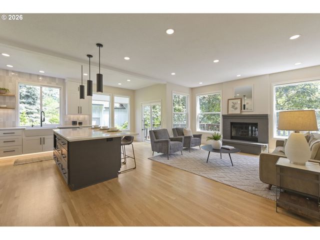 4322 Sw TERLYN Ct, Portland, OR 97221