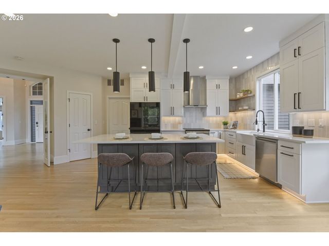 4322 Sw TERLYN Ct, Portland, OR 97221