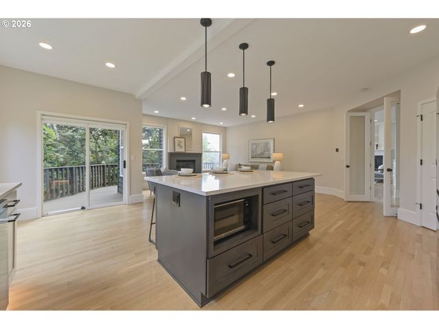 4322 Sw TERLYN Ct, Portland, OR 97221