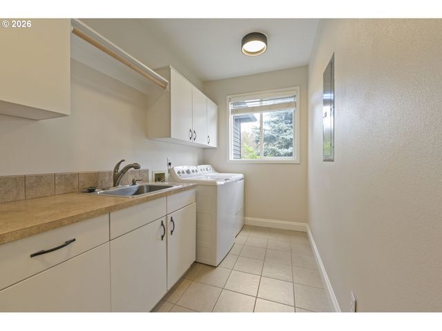 4322 Sw TERLYN Ct, Portland, OR 97221
